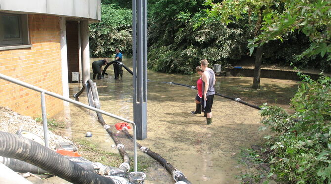 2016 ist das Untergeschoss der Schillerschule raumhoch voll Wasser gelaufen. Total zerstört wurde dabei der Proberaum der Ermsta 2016 ist das Untergeschoss der Schillerschule raumhoch voll Wasser gelaufen. Total zerstört wurde dabei der Proberaum der Ermsta