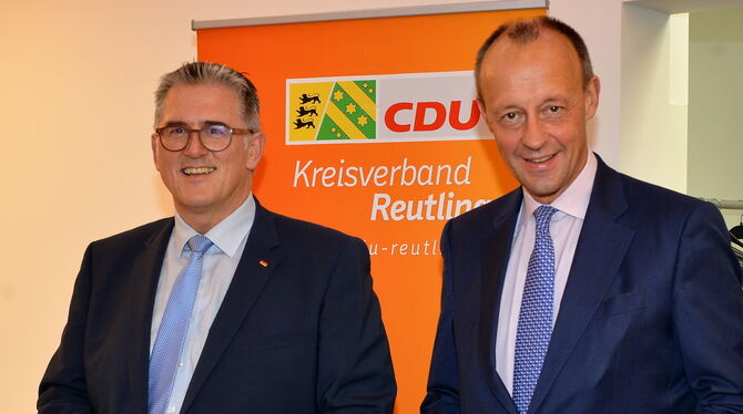 Der Reutlinger CDU-Bundestagsabgeordnete Michael Donth (links) freut sich, dass er Friedrich Merz nach zwanzig Jahren wieder in