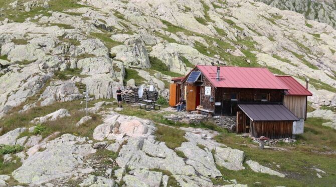 Schlafplatz in luftiger Höhe: die »Neue Reutlinger Hütte« im Verwall-Gebirge. Heizmaterial muss mit dem Heli eingeflogen werden.