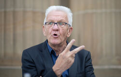 Winfried Kretschmann sagt, dass sich der Föderalismus in der Corona-Krise bewährt habe.  FOTO: MURAT/DPA 