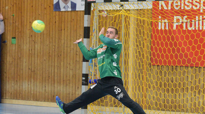 Bärenstarker Rückhalt: Pfullingens Torhüter Daniel Schlipphak. FOTO: BAUR Bärenstarker Rückhalt: Pfullingens Torhüter Daniel Schlipphak. FOTO: BAUR