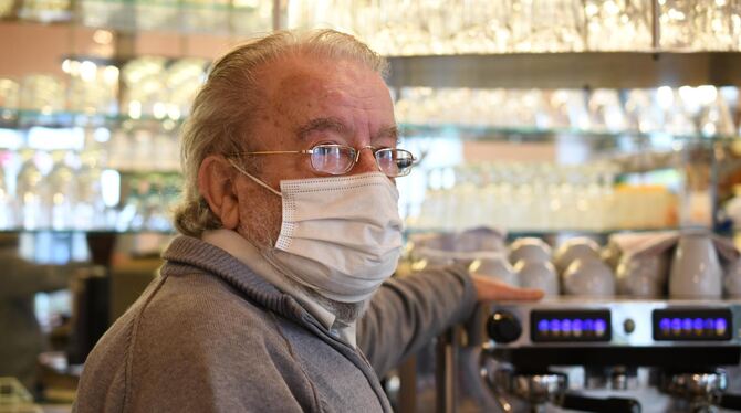 Eisendielenbesitzer Giovanni La Gamma läuft's eiskalt den Rücken runter, wenn er an die Folgen der Corona-Krise denkt. Eisendielenbesitzer Giovanni La Gamma läuft's eiskalt den Rücken runter, wenn er an die Folgen der Corona-Krise denkt.