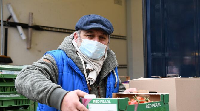 Obsthändler Murat Celik hat Verständnis, »für unsere Gesundheit müssen wir das tun«.