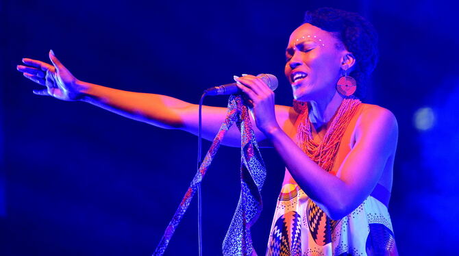 Da gab es noch Hoffnung, dass für  die Kultur das Schlimmste vorbei ist: die südafrikanische Sängerin Thabilé beim Open Air des