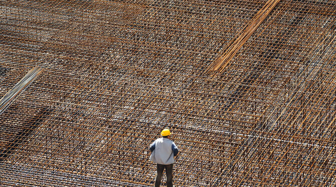 Noch wird gebaut, aber die Auftraggeber werden vorsichtiger.  FOTO: BÜTTNER/DPA