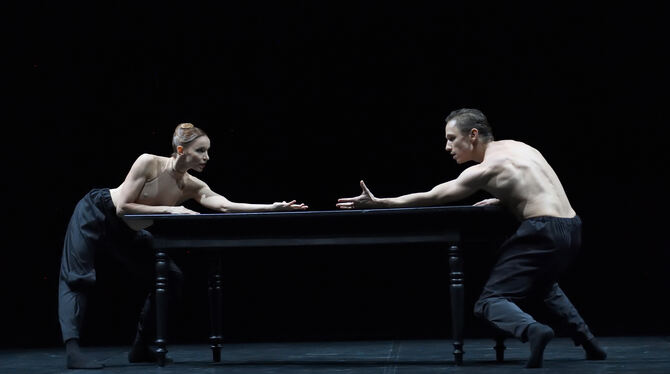 Szene aus Alessandro Giaquintos Choreografie »Aedis«. FOTO: STUTTGARTER BALLETT