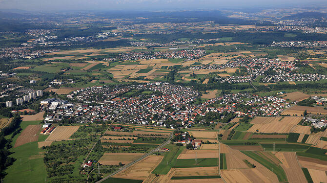 Felder und Wiesen umsäumen Rommelsbach und künden bis heute von der einstmals landwirtschaftlichen Prägung der drittgrößten Reut