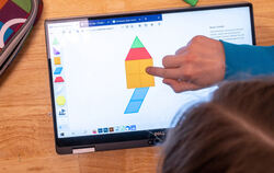 Schülerinnen und Schüler sind in der Pandemie zunehmend auf digitales Lernen angewiesen. Benjamin Fauth erklärt dem GEA, dass di
