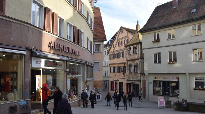 Altstadtambiente mit vielen kleinen Läden in Tübinge