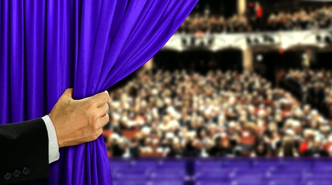 Damit sich der Vorhang für die Künstler der Region nach der Krise wieder öffnen kann, brauchen diese unsere Unterstützung.   FOT