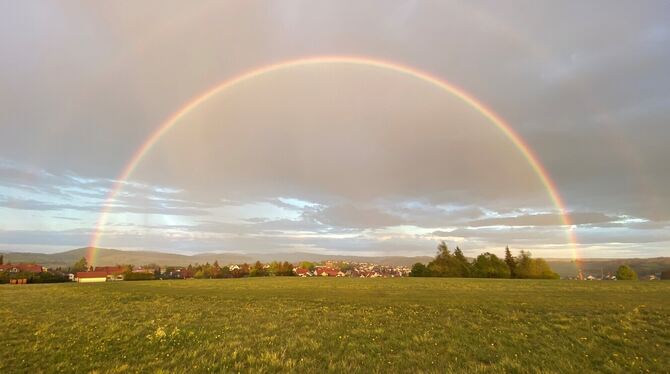 Ein Regenbogen über Undingen: So ähnlich kann man sich den Steuerschutzschirm vorstellen, den der Gemeinderat für 2021 noch einm