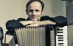 Als Musiker, Autor und Moderator gleich dreifach betroffen: Jochen Weeber.  FOTO: KOELMEL