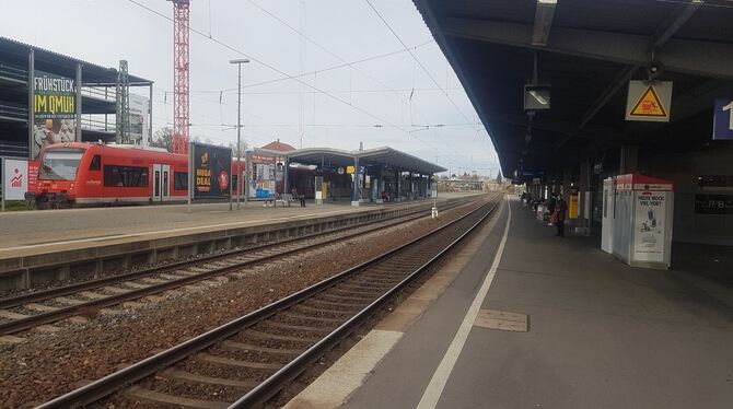 Der Reutlinger Hauptbahnhof soll schöner werden.  FOTO: DÖRR