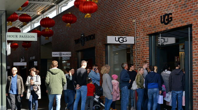 Szenen wie diese sollen unebdingt vermieden werden: In der Outletcity und Teilen der Innenstadt gelten deshalb besonders für die