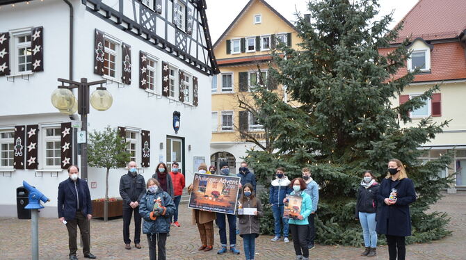 Viele verschiedene Akteure tragen dazu bei, die Stadt mit dem »Pfullinger Advent 2020« vorweihnachtlich zu verzaubern.  FOTO: SC