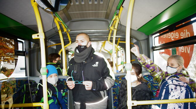 Busfahrer Fabio Anello erläuterte das richtige Verhalten im Bus. Die Kinder hatten ihren Spaß, haben viel gelernt, und der Busfa