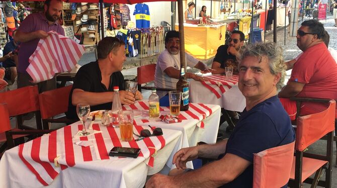 Manuel Rongen (links) saß schon mit Diego Maradona an einem Tisch – allerdings nur mit seinem berühmten Doppelgänger. FOTOS: PRI