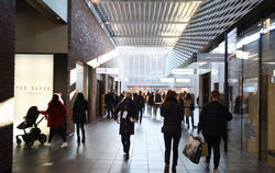Black Friday in Metzingen: In der City Mall war gegen 15.30 Uhr (auf dem Foto) für Outlet-Verhältnisse nicht übermäßig viel los.