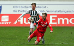 Der ehemalige SSV-Stürmer Marvin Pieringer (links) führt die Torschützenliste der Regionalliga Südwest mit zwölf Treffern aus el