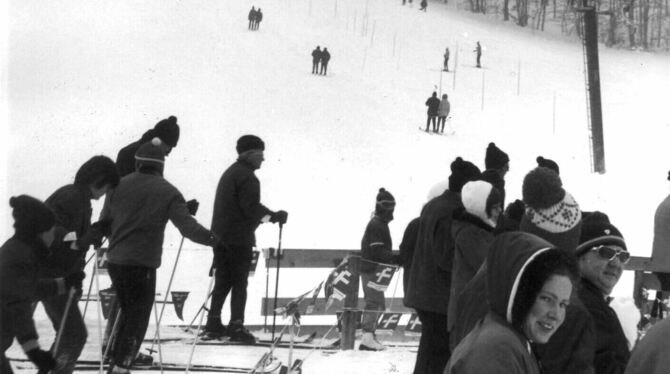 Im August 1970 war noch große Baustelle an der Dottinger Buchhalde, bereits im Januar 1971 wurde der Skilift eröffnet. 50 Jahre