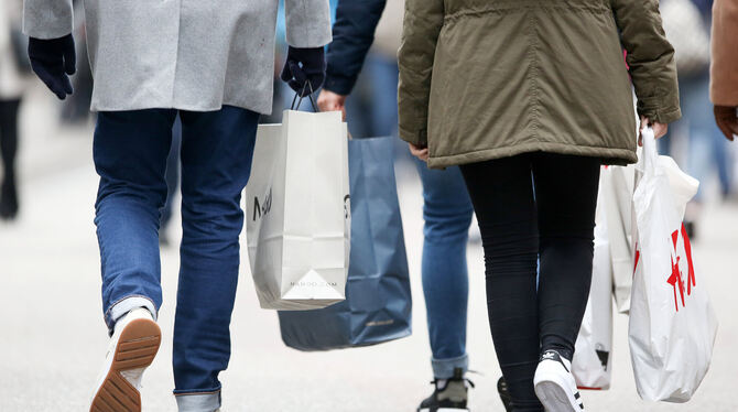 Von verkaufsoffenen Sonntagen versprechen sich die befragten Händler eine Stärkung des Standorts Innenstadt. MARKS/DPA Von verkaufsoffenen Sonntagen versprechen sich die befragten Händler eine Stärkung des Standorts Innenstadt. MARKS/DPA