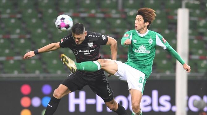 Konstantinos Mavropanos gegen Yuya Osako Konstantinos Mavropanos gegen Yuya Osako