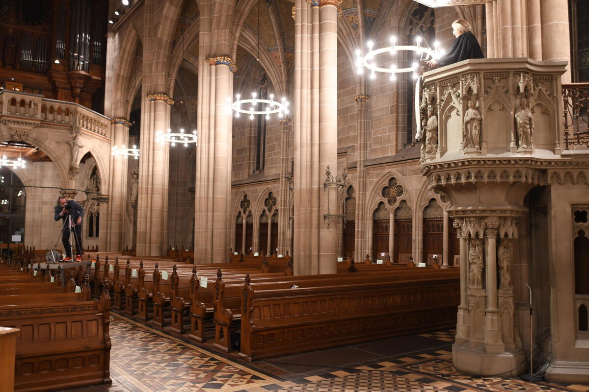 So wird das die Gemeinde nicht am Bildschirm sehen: Eine leere Marienkirche bei der Aufzeichnung der Predigt.