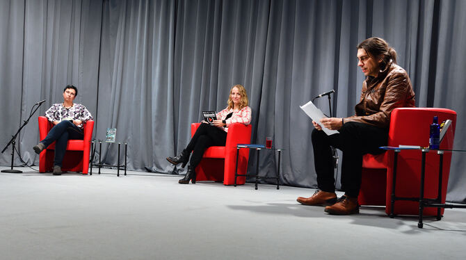 Moderatorin Iris Goldack vom GEA-Marketing mit zwei ihrer Gäste: Rebecca Michéle und Thomas Lang. FOTOS: PIETH