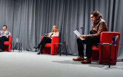 Moderatorin Iris Goldack vom GEA-Marketing mit zwei ihrer Gäste: Rebecca Michéle und Thomas Lang. FOTOS: PIETH