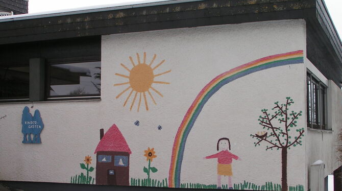 Wenn das ehemalige Kindergartengebäude in Bleichstetten abgerissen wird, könnte es Platz für ein Wohnprojekt geben.  FOTO: GEA-A