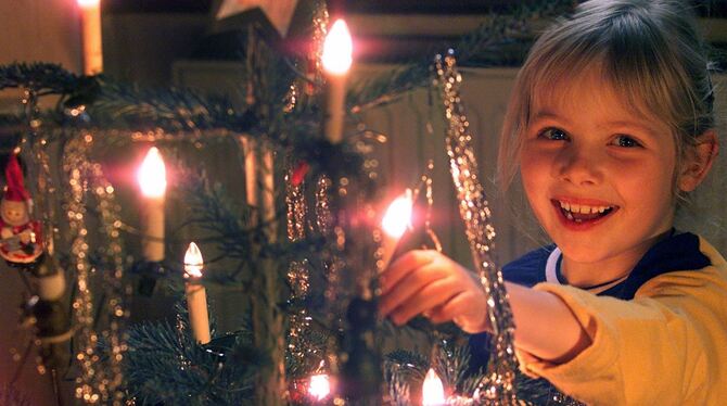 Auch kleinen Leute zaubern die Zuwendungen von GEA-Leser helfen zum Christfest ein Lächeln ins Gesicht. ARCHIV-FOTO: DPA:
