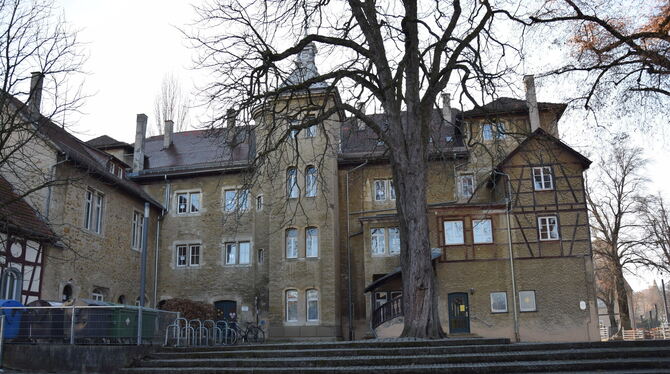 Das Pfullinger Schloss harrt seit Jahrzehnten seiner Sanierung. Der Gemeinderat beschloss jetzt, erneut die Möglichkeiten für Er Das Pfullinger Schloss harrt seit Jahrzehnten seiner Sanierung. Der Gemeinderat beschloss jetzt, erneut die Möglichkeiten für Er