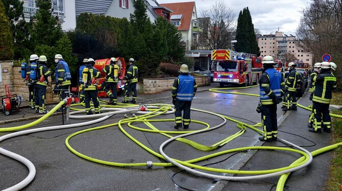 Die Feuerwehr Tübingen war mit zahlreichen Einsatzkräften vor Ort.