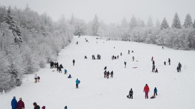 Besucheransturm im verschneiten Winterberg Besucheransturm im verschneiten Winterberg