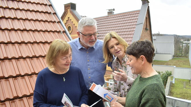 Ulrike Selje, Gunnar Wolf, Sabine Jäger-Renner und Sabine Huber (von links) informieren über das Projekt »Zusammen Wohnen«, ein