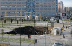 Krankenhaus-Parkplatz in Neapel eingestürzt