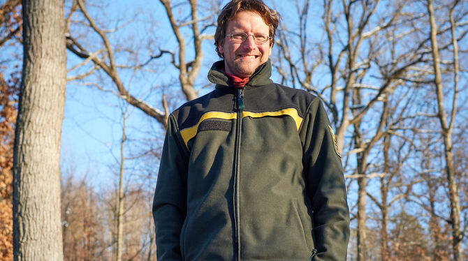 Am liebsten draußen im Wald: Michael Warias hat die Nachfolge von Rolf Neubauer angetreten. FOTO: PIETH