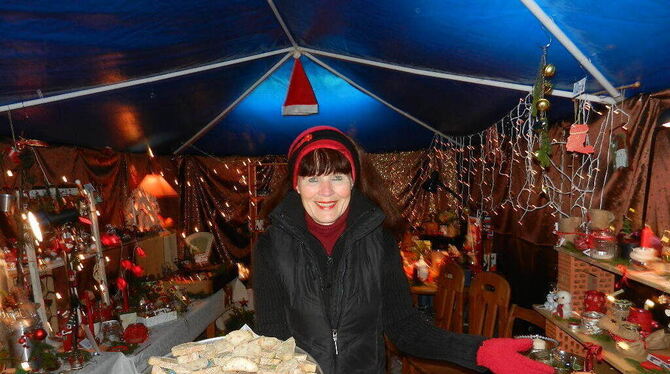 Monika Egerter-Beicher in einem ihrer Weihnachtsmärkte. FOTO: PRIVAT
