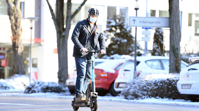 E-Scooter gehören andernorts schon zum Stadtbild. Etabliert sich das Angebot auch in Reutlingen? FOTO: PIETH