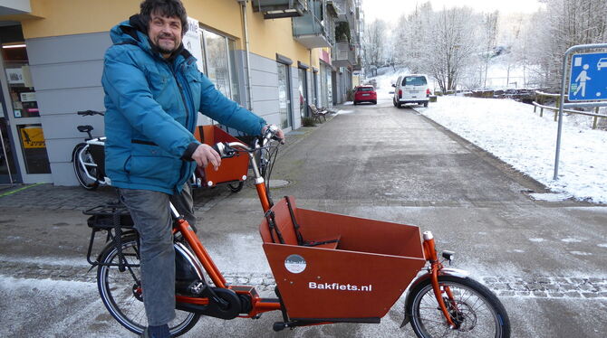 Praktisch, klimaschonend und in diesem Fall ein holländisches Bakfiets (Kistenrad). Die Stadt Tübingen hat Privatleuten einen Zu
