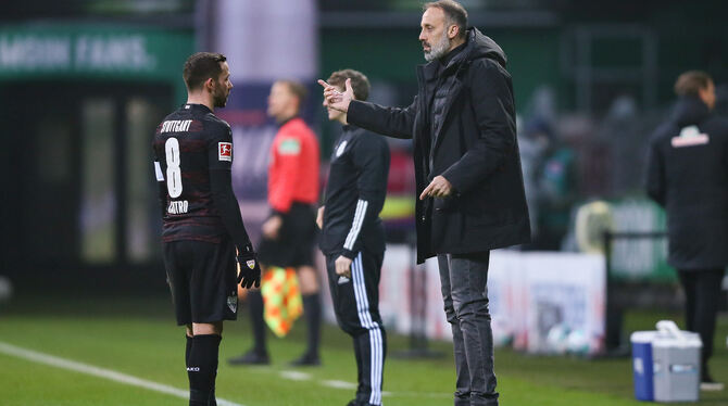 Trainer Pellegrino Matarazzo (rechts) setzt heute beim Spiel in Freiburg wieder von Anfang an auf seinen Kapitän Gonzalo Castro