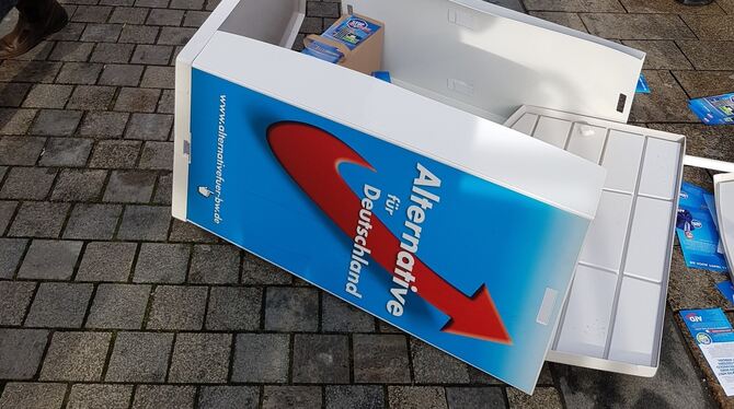 AfD Infostand Der Infostand der Alternative für Deutschland ist heute in Reutlingen attackiert worden.
