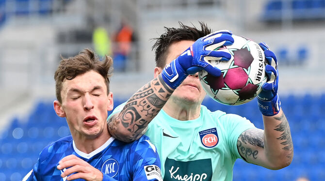Benjamin Goller Gab beim 1:1  gegen Heidenheim die Vorlage zur  Führung seines Karlsruher SC. FOTO: DECK/DPA