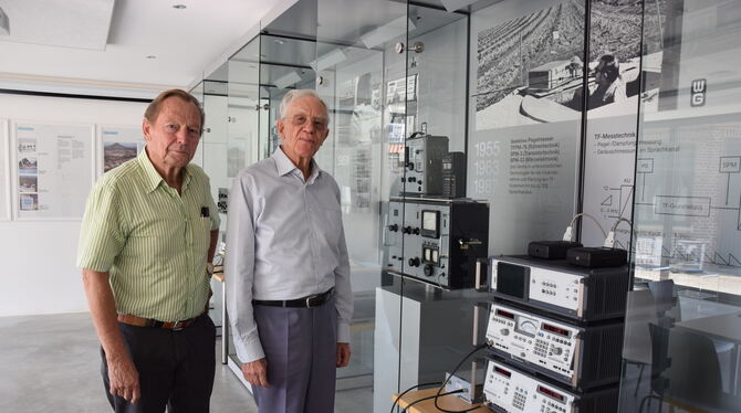 Frank Goltermann (rechts) kurz nach seinem 90. Geburtstag im Jahr 2018 mit Albrecht Wandel im Wandel & Goltermann-Museum in Pful