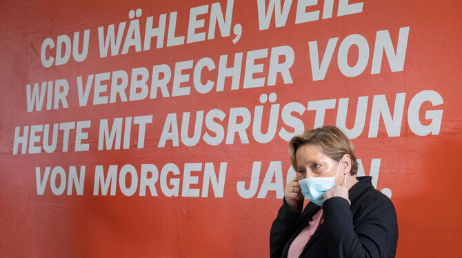 Susanne Eisenmann, Spitzenkandidatin der baden-württembergischen CDU für die kommende Landtagswahl, steht bei der Präsentation d
