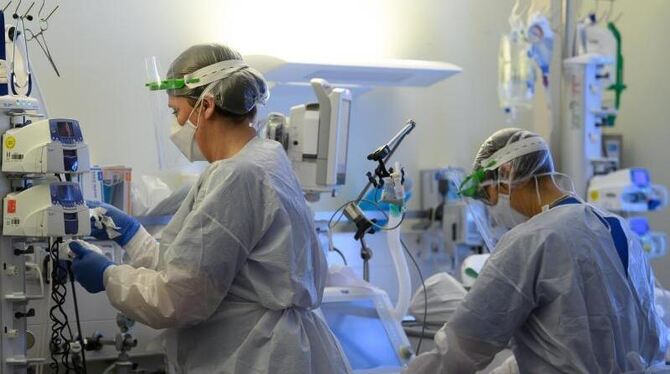 Intensivpflegerinnen Intensivpflegerinnen