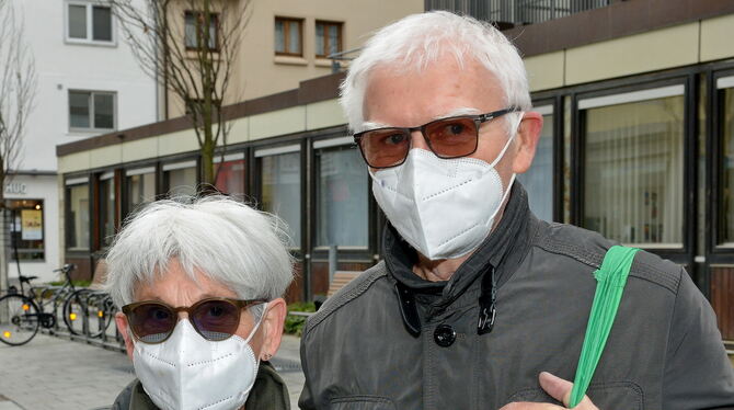 Sylvia und Peter Reineke: Reisebüro-Gutschein in der Schublade Sylvia und Peter Reineke haben Reisebüro-Gutschein in der Schublade liegen