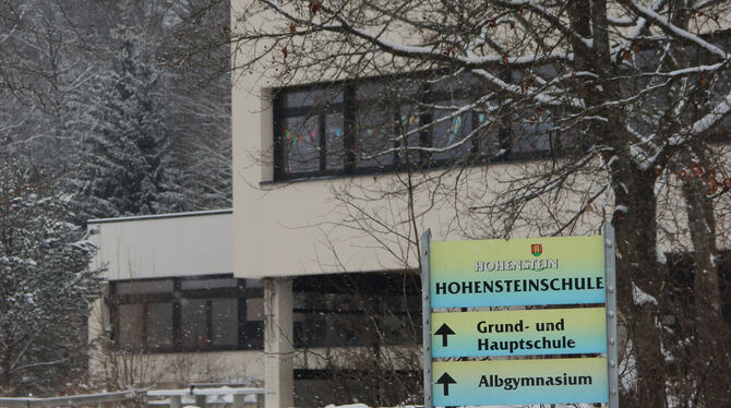 Das Gelände um die Hohensteinschule soll zum Bildungs- und Betreuungscampus weiterentwickelt werden. Im Hintergrund links der fr