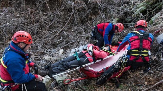 Bergretter der Bergwacht üben auf dem Feldberg Bergretter der Bergwacht üben auf dem Feldberg