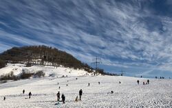 Schlittenfahrer an der Reutlinger Achalm.